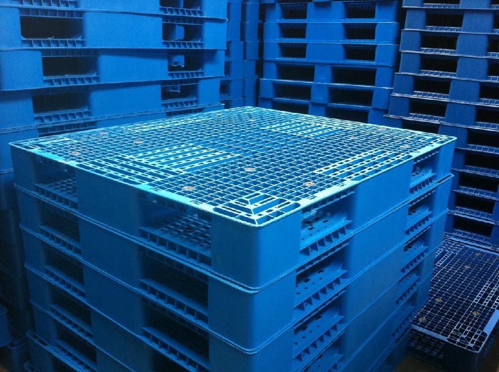 內(nèi)置鋼筋的塑料托盤(pán)